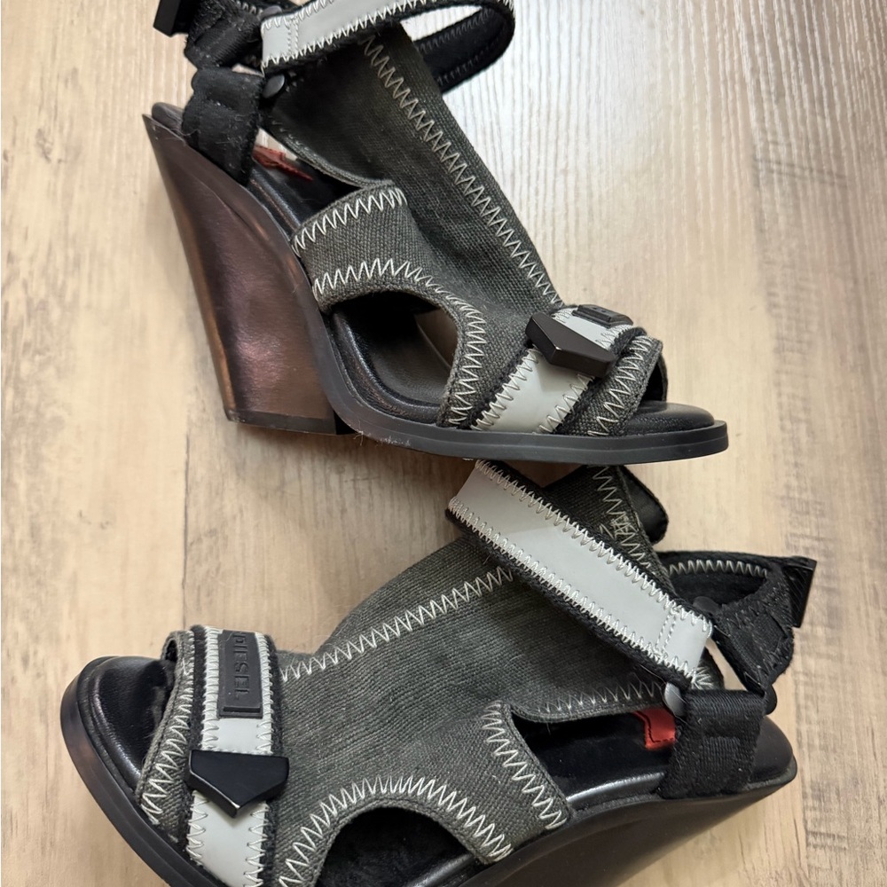 Diesel Flamingo Cage Strappy Wedge Sandal 7.5